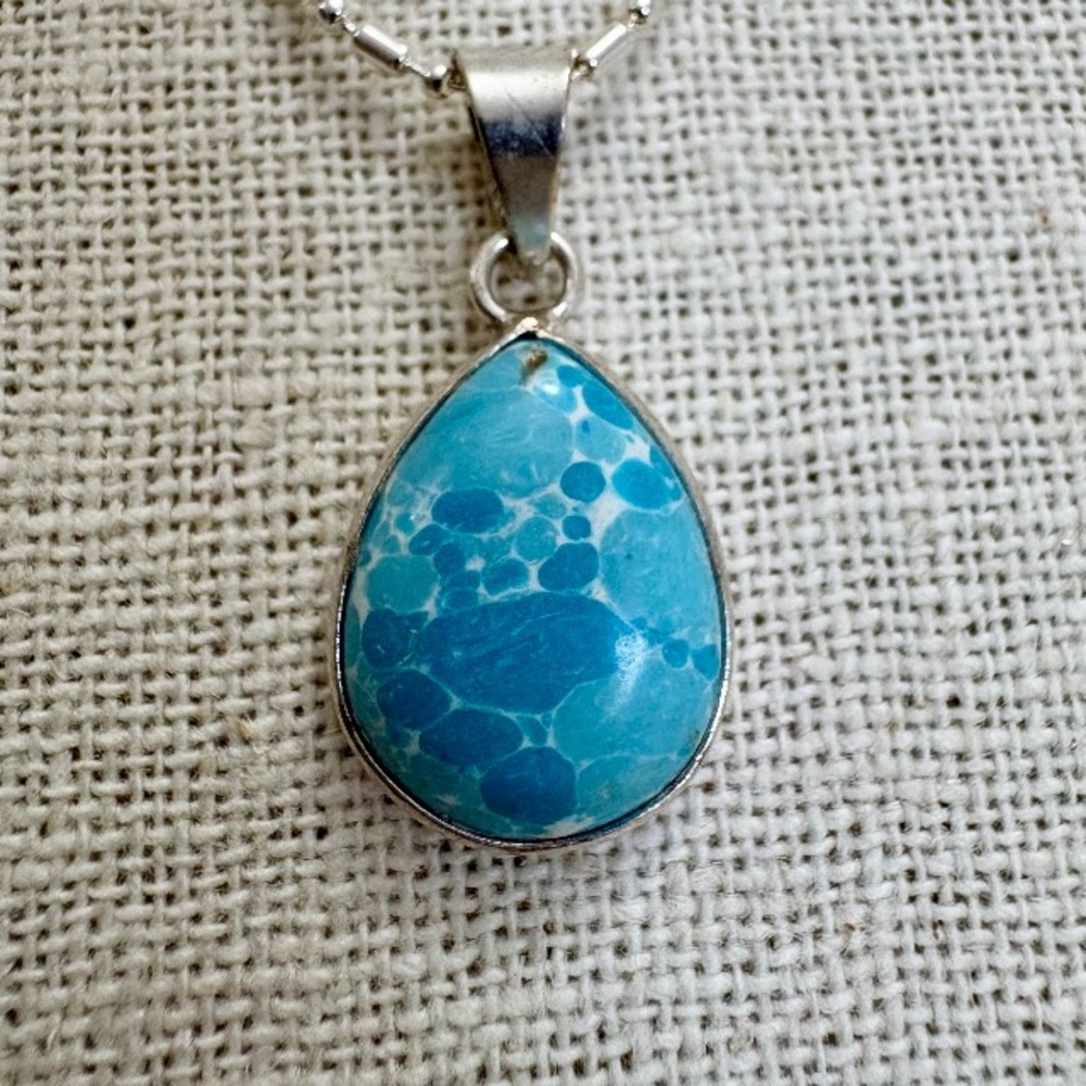 Elegant Blue Teardrop Pendant Necklace New